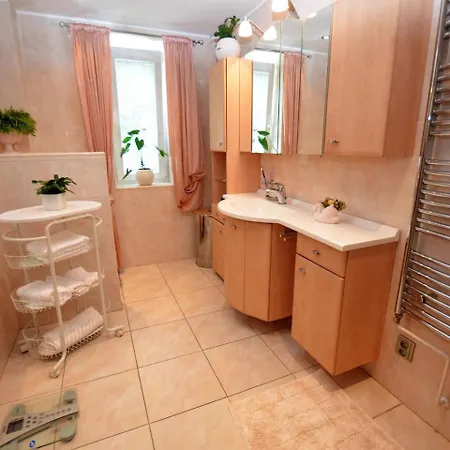 Apartmán Pretty In With Garden, Balcony, Parking Poděbrady