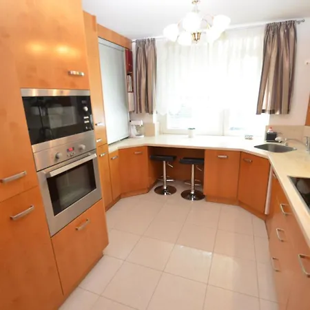 Apartmán Pretty In With Garden, Balcony, Parking *